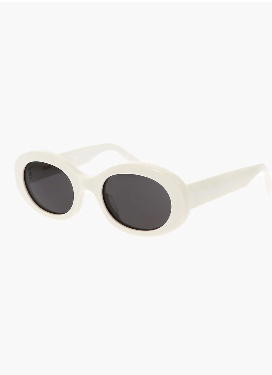 Averi | Sleek Sunglasses