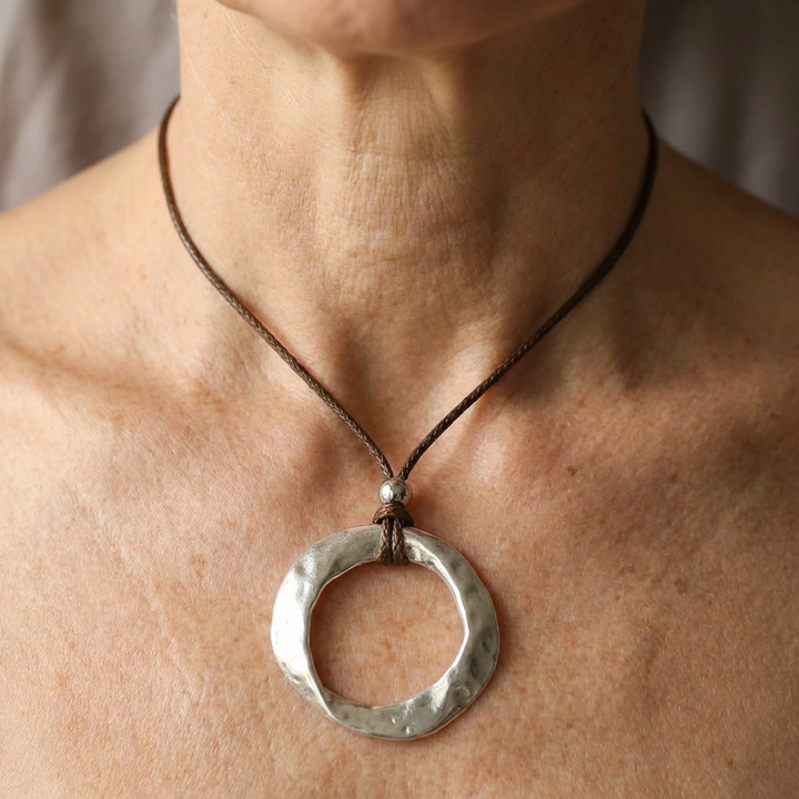 Leather Cord Hammered Zinc Alloy Open Circle Pendant Necklace